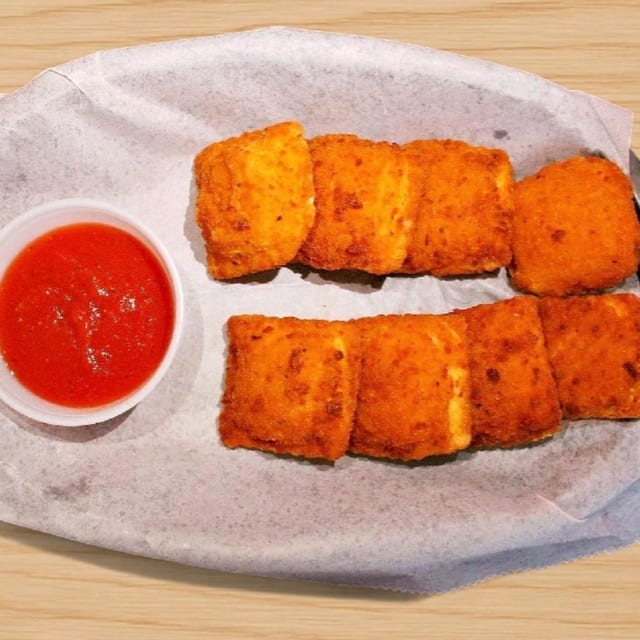 Fried Cheese Ravioli (8).